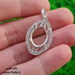 پلاک مدال گردن آویز نقره زنانه کار نگین مخراجی کلاسیک رکاب فارسی