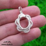 قاب گردنبند نقره گل بانو رکاب فارسی