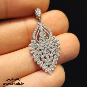 مدال نقره ژینا آبکاری طلا سفید موجود در فروشگاه رکاب فارسی